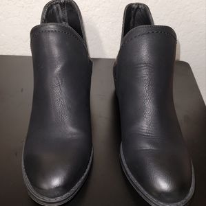 Universal Thread Nora Cutout Boot - Women. Black. Size 6